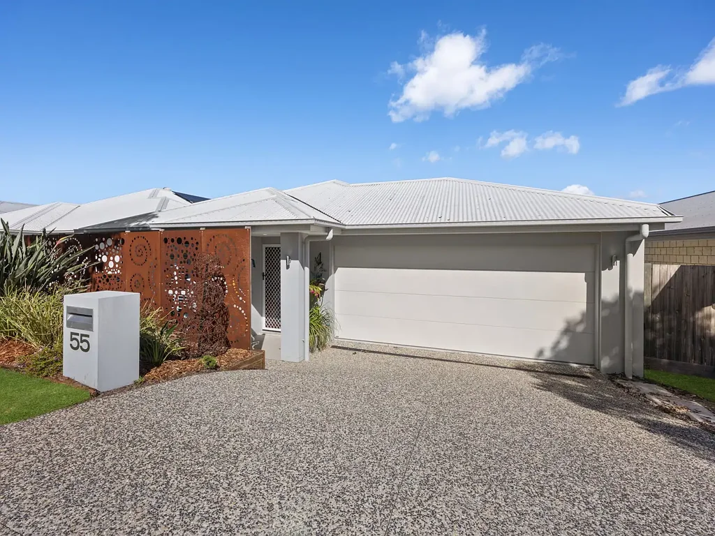 Ripley 4 Bedroom The Perfect Family Home | Elevated Position | Scenic Mountain Views