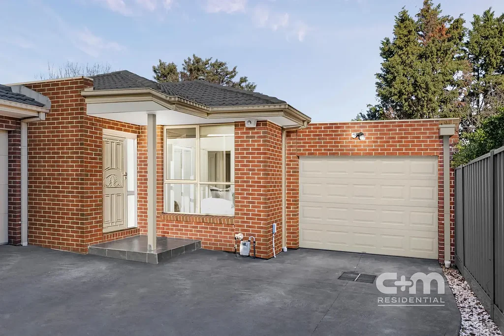 Glenroy 2房 单层砖砌别墅 162㎡土地 抛光木地板 博世厨电 邻近商圈学校 Easy Living Made Simple!