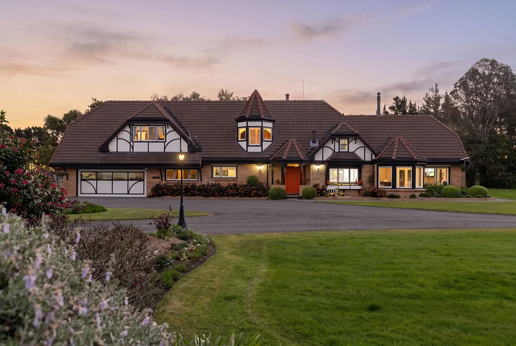 Marton Impressive 5-Bedroom Life-Styler - 6Ha