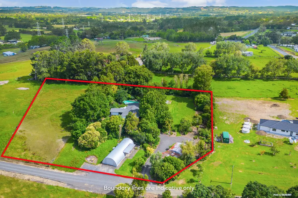 Taupaki 5房  Home, shed, office, sleep out, paddock.