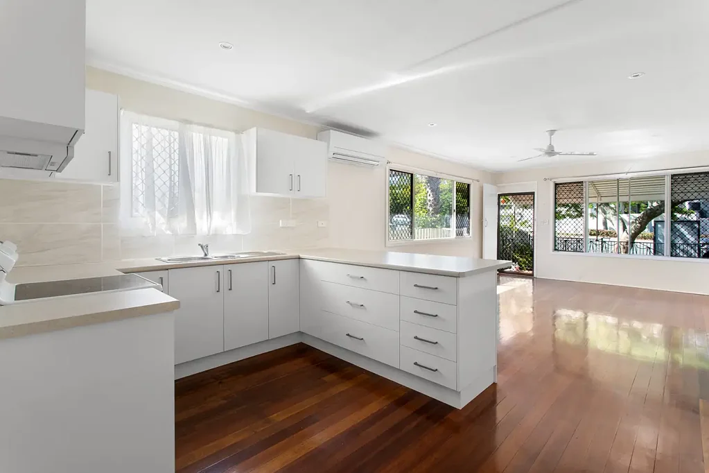 42 Anzac Avenue, Redcliffe, QLD 4020