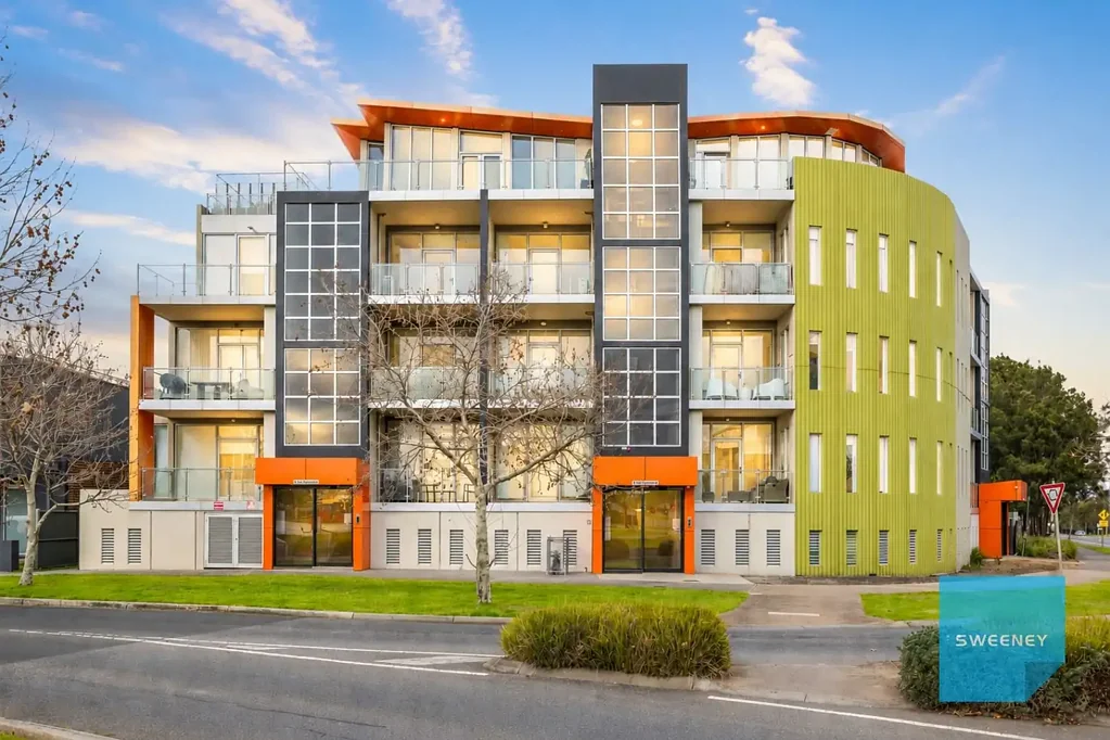 Caroline Springs 2房 湖畔生活，尊贵滨水地段 Lakeside Living in a Prestigious Esplanade Location