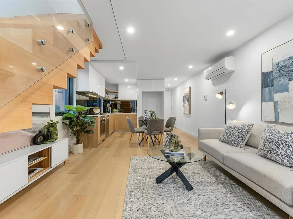 Blackburn South 2ห้องนอน Townhouse-Style Living with Private Terrace & Leafy Outlook