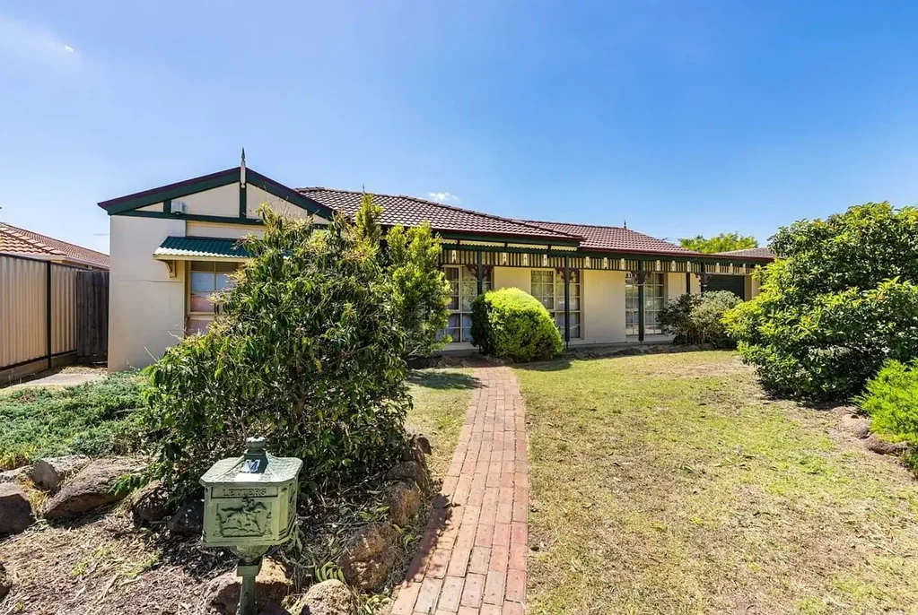 Spacious Family Home in Prime Taylors Lakes Location