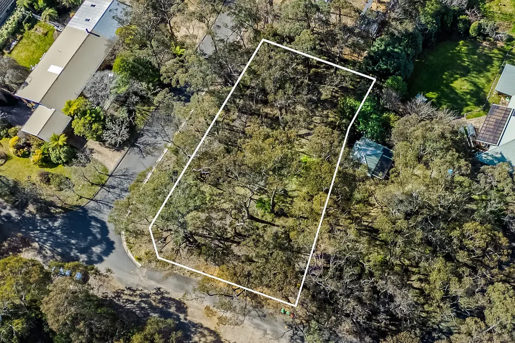 Blackheath 宽敞明亮、平坦地块，位于Blackheath一流的死胡同内 EXPANSIVE AND SUNNY LEVEL BLOCK IN PREMIER BLACKHEATH CUL-DE-SAC