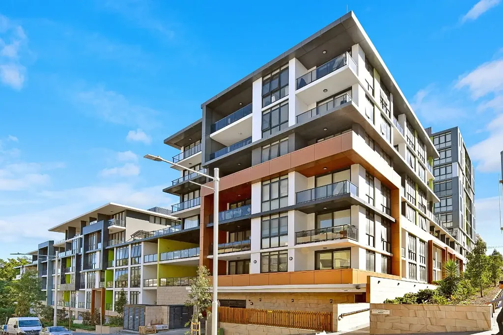 Large 1 Bed with STUDY apartment!
