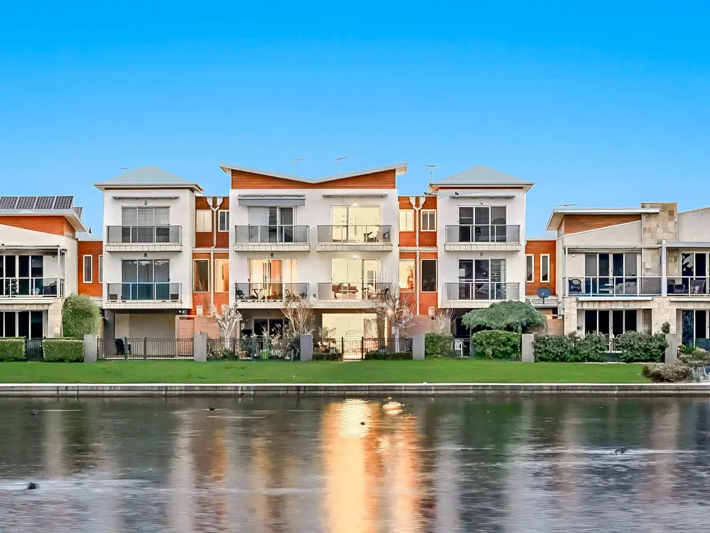 Pakenham 3غرفة نوم Exclusive Lakeside Living with Spectacular Panoramic Water Views!