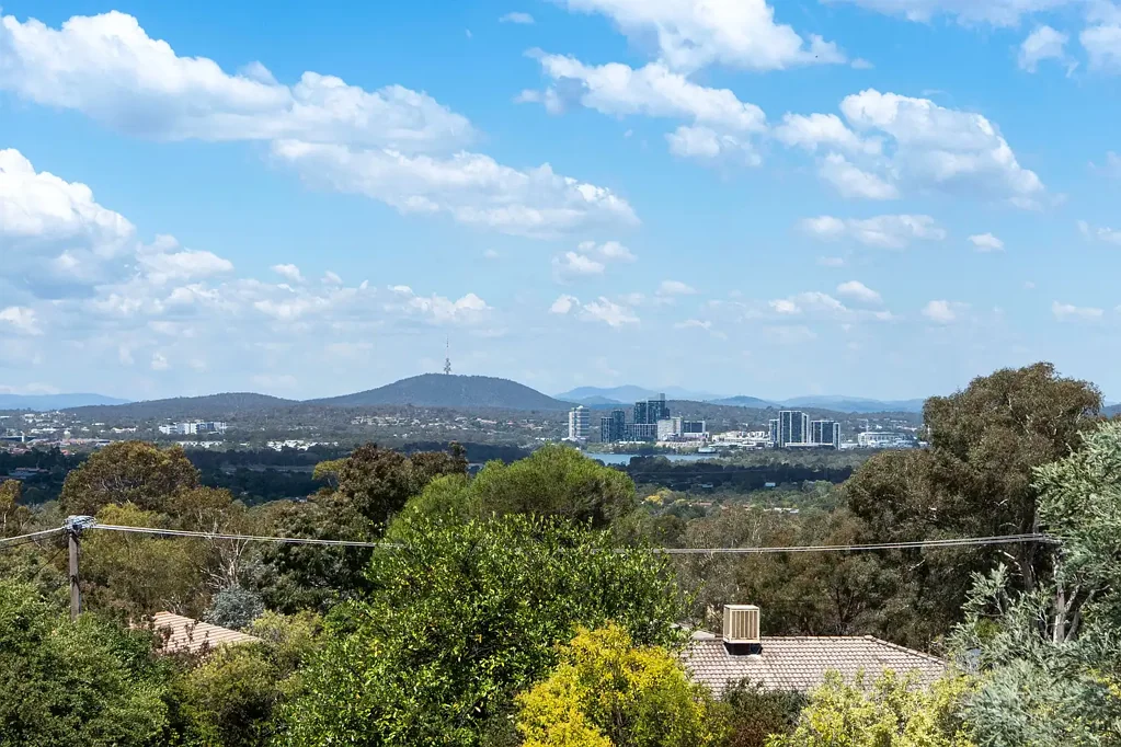 10 Bainton Crescent, Melba, ACT 2615