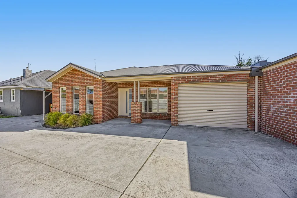 2/3 Spencer Street, Sebastopol, VIC 3356