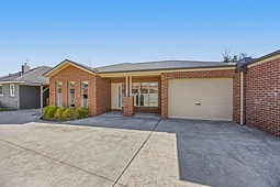 2/3 Spencer Street, Sebastopol