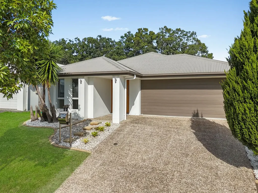 Logan Reserve 4房 Stoneleigh Reserve新宅 2016年建 375m²易打理地 四卧带套间 现代厨卫 大娱乐区 步行公园学校 Contemporary Family Living in the Heart of Stoneleigh Reserve