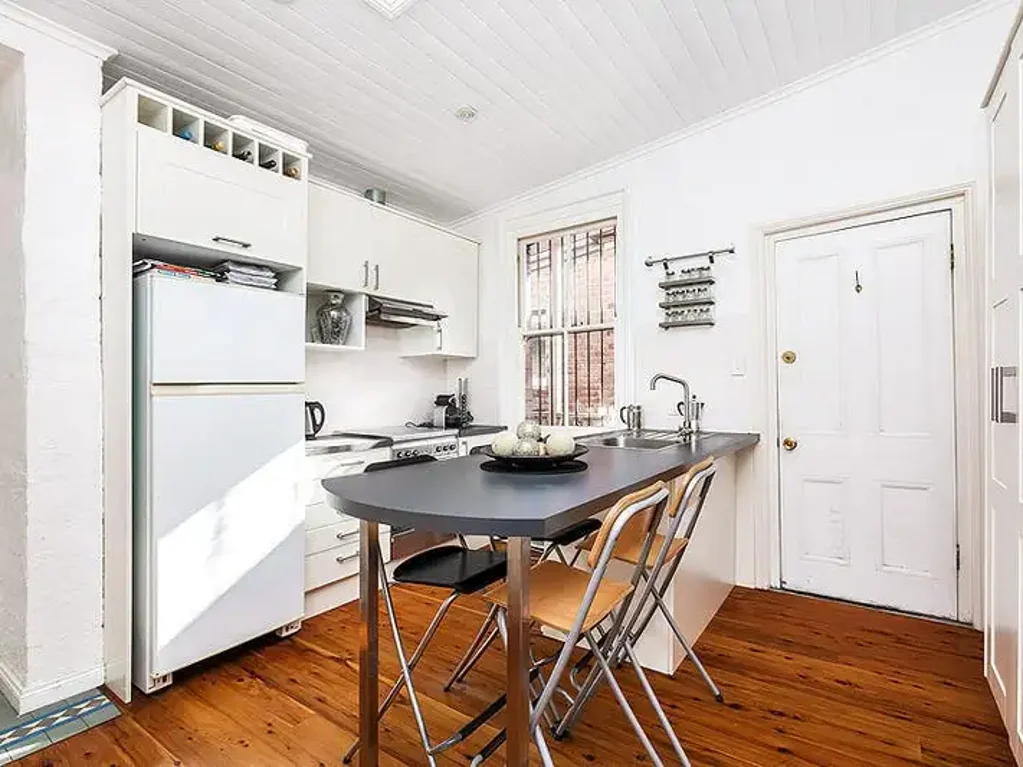Charming Semi in an Ultra-Convenient Location