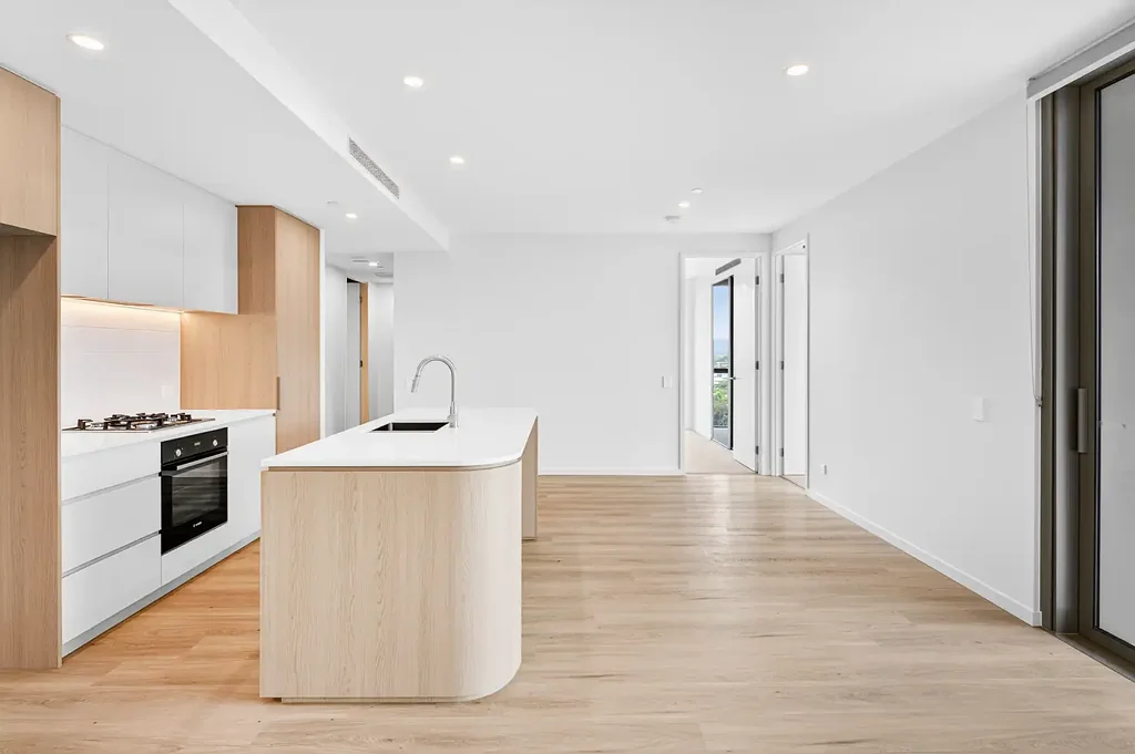 Broadbeach 2Phòng ngủ Approx $12,600 per sqm - Brand new!