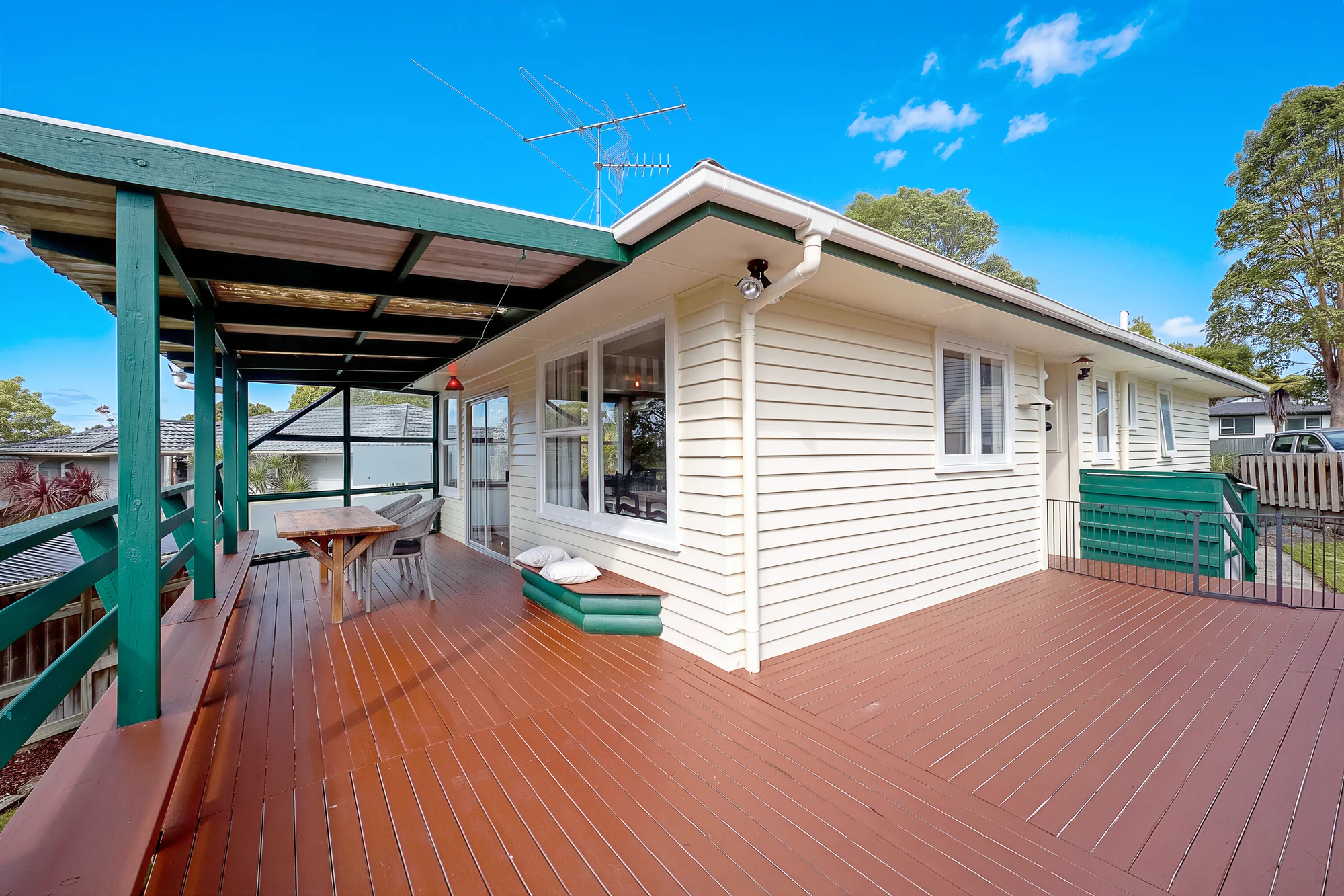 Massey 3Habitaciones $131,000 below CV with huge 832m2 potential