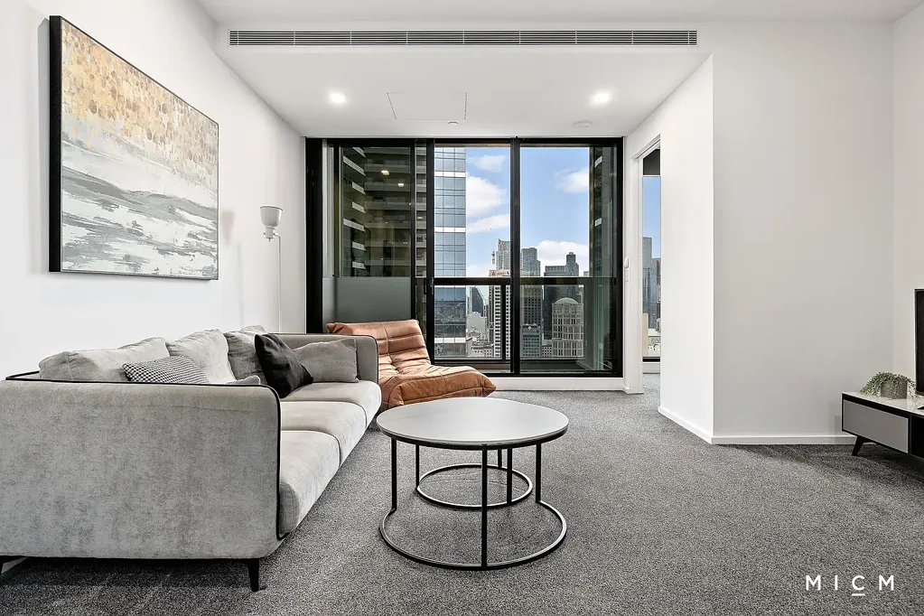 FURNISHED ELEGANT CORNER THREE BEDROOM APARTMENT LOCATED IN HEART OF SOUTHBANK