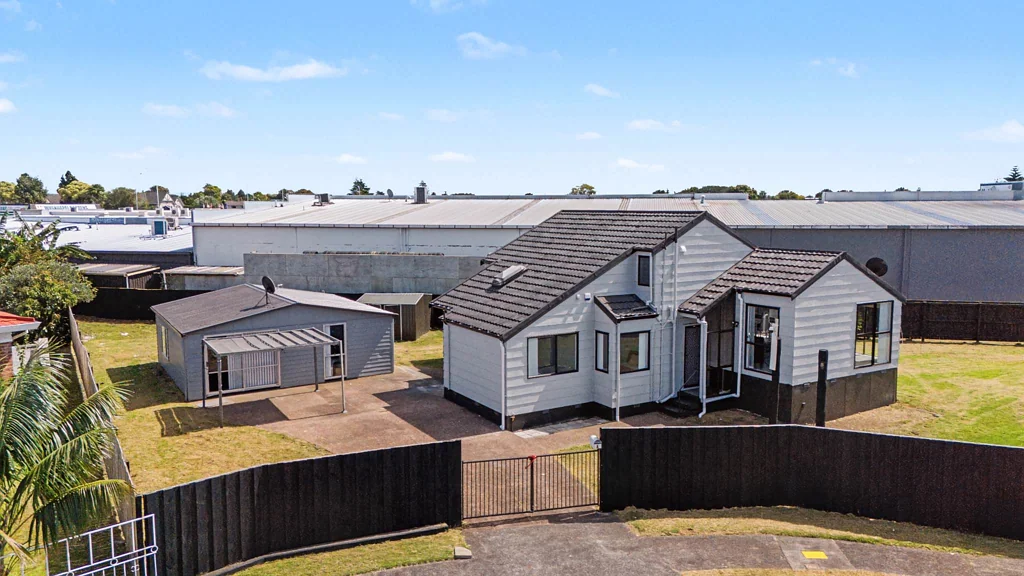 Papatoetoe 4房  Brand New Soul on a Massive 938sqm Canvas!