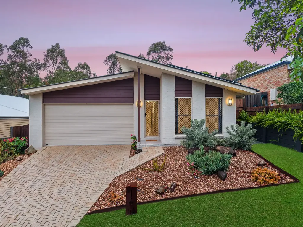 Springfield Lakes 4Zimmer Modern Family Home Backing Onto Bushland
