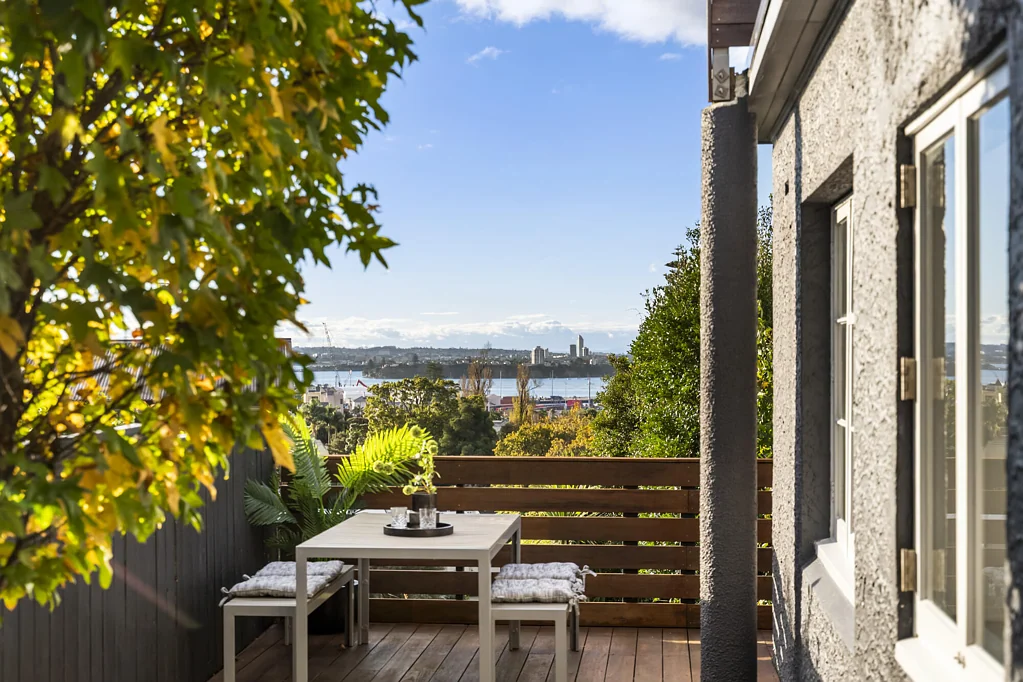 Parnell 2房 DGZ低密度公寓， 观景休闲两不误， 隶属THAB潜力分区，可经营 Airbnb！ PARNELL APT WITH VIEWS, SUN, OUTDOOR LIVING, DGZ