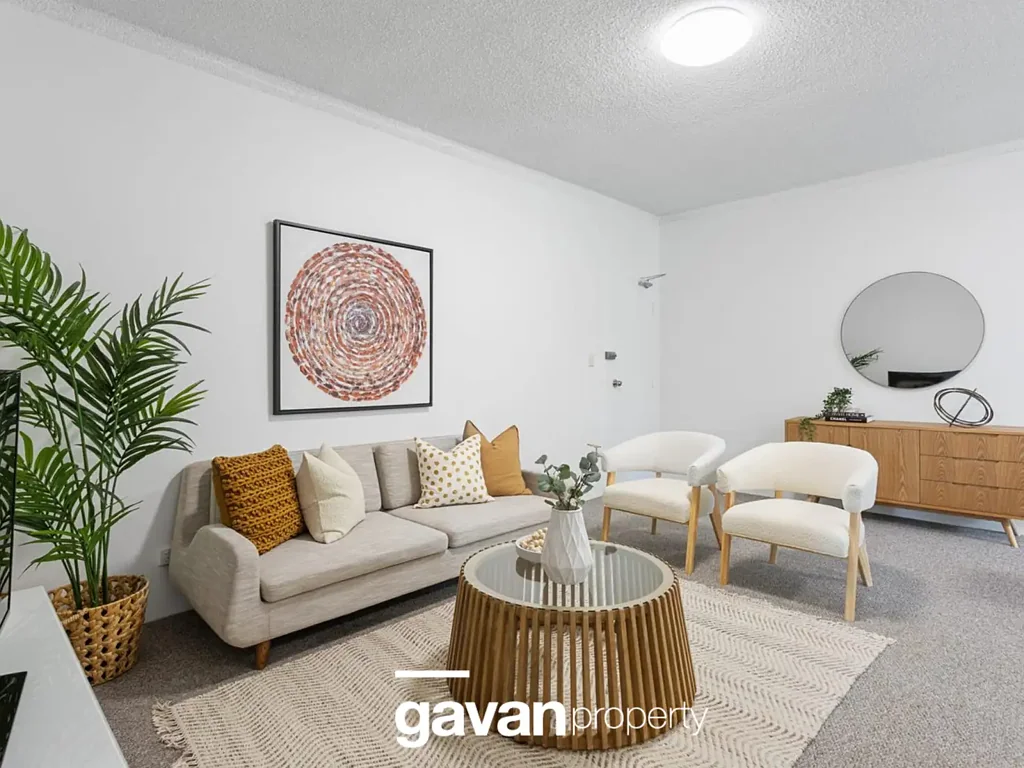 Spacious Three-Bedroom Unit in the Heart of Oatley