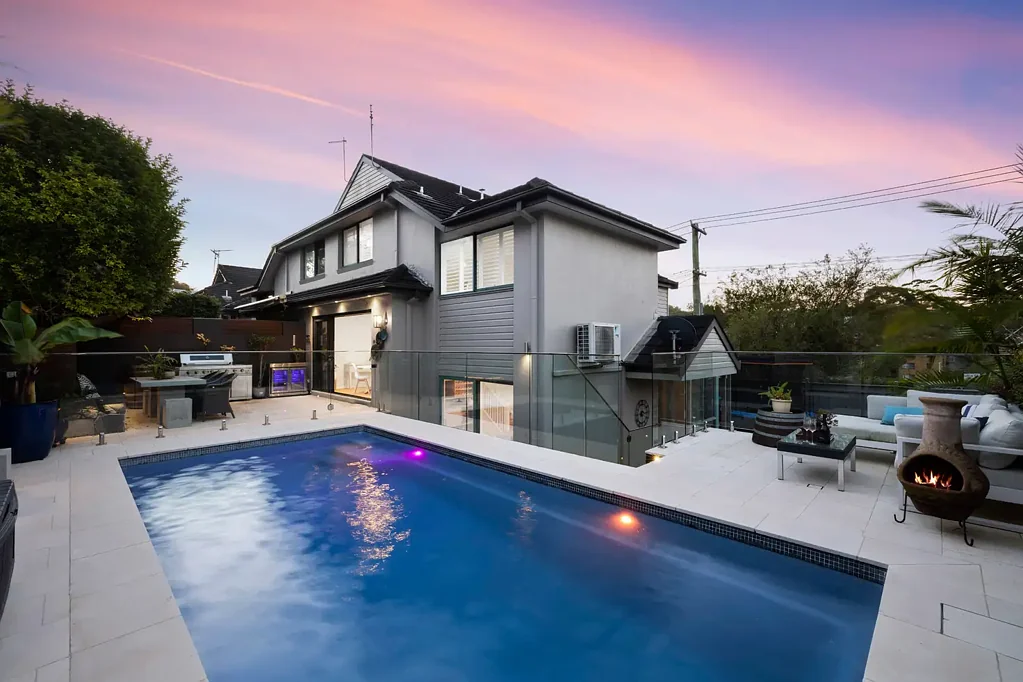 Balgowlah 3ਬੈੱਡਰੂਮ Sunlit semi with superb alfresco entertaining and village convenience