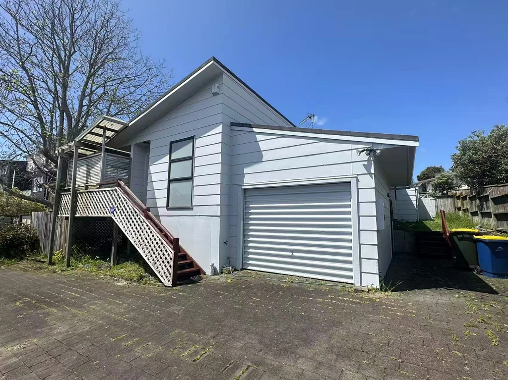 Sunny & Family-Friendly 3-Bedroom Home in Northcote