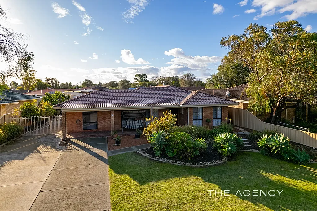 West Busselton 4房  Family Home with Side Access to a Workshop plus parking for the Boat/Caravan