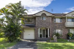 UNIT 2 205 TURF ST, Grafton