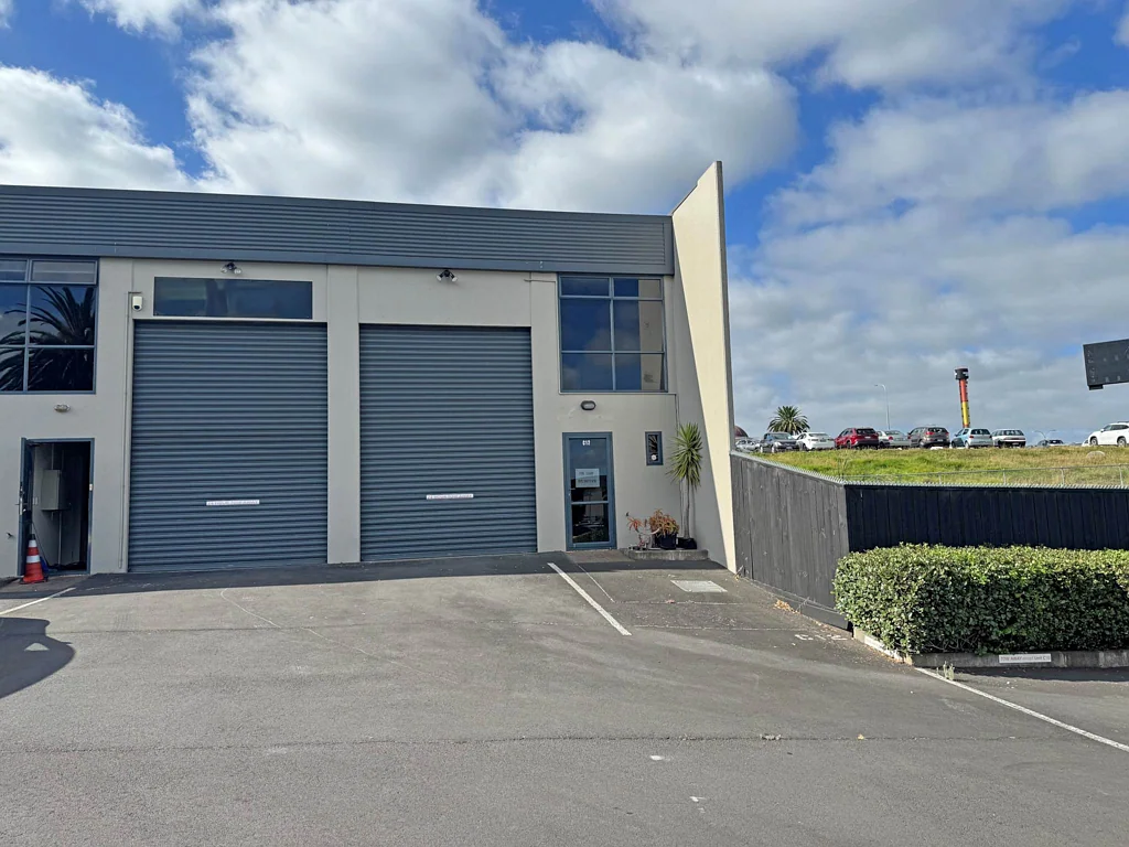 Manukau GREAT SOUTH ROAD INDUSTRIAL UNIT FOR LEASE