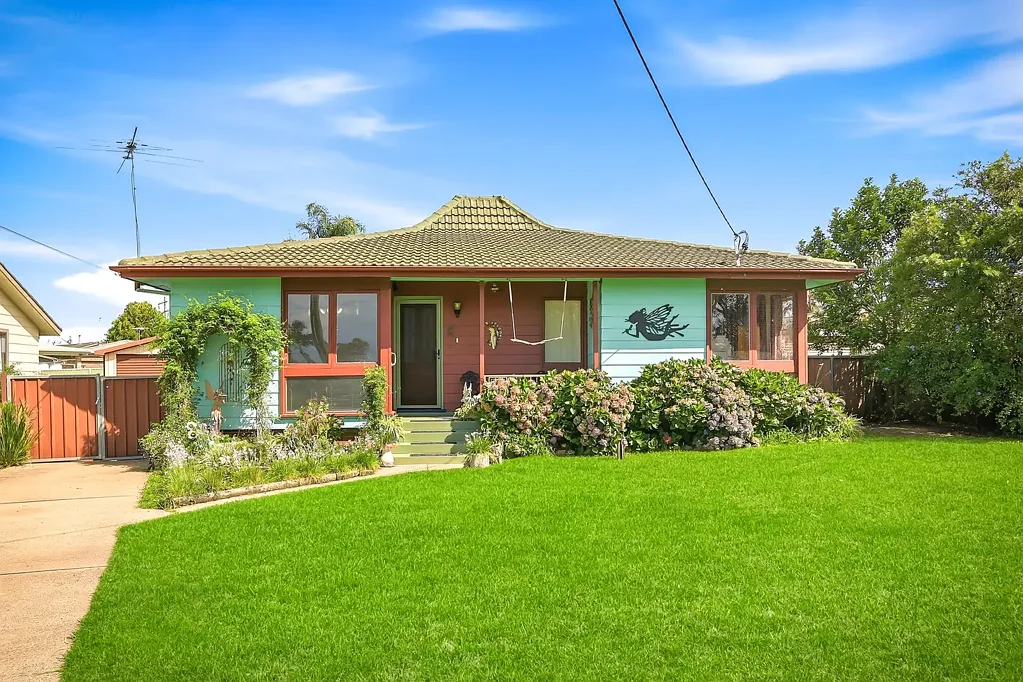 Hebersham 4部屋 Lovely 4 Bedroom Home, with a Massive Land of 702m2 | Granny Flat Potential