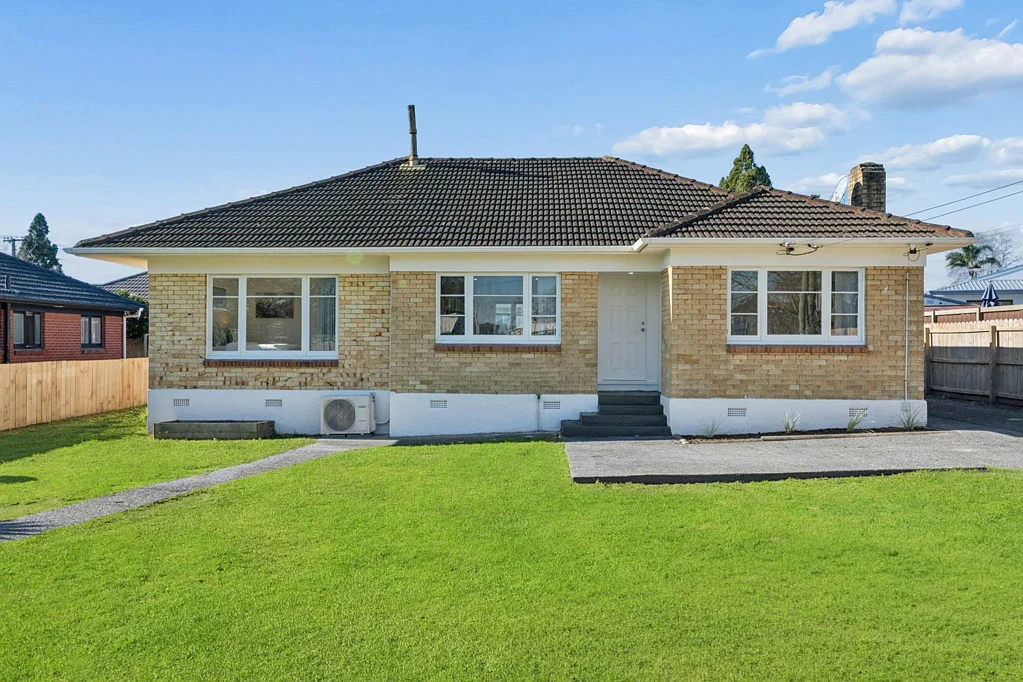 Papakura 4chambre Solid Brick & Tile Beauty in the Heart of Papakura