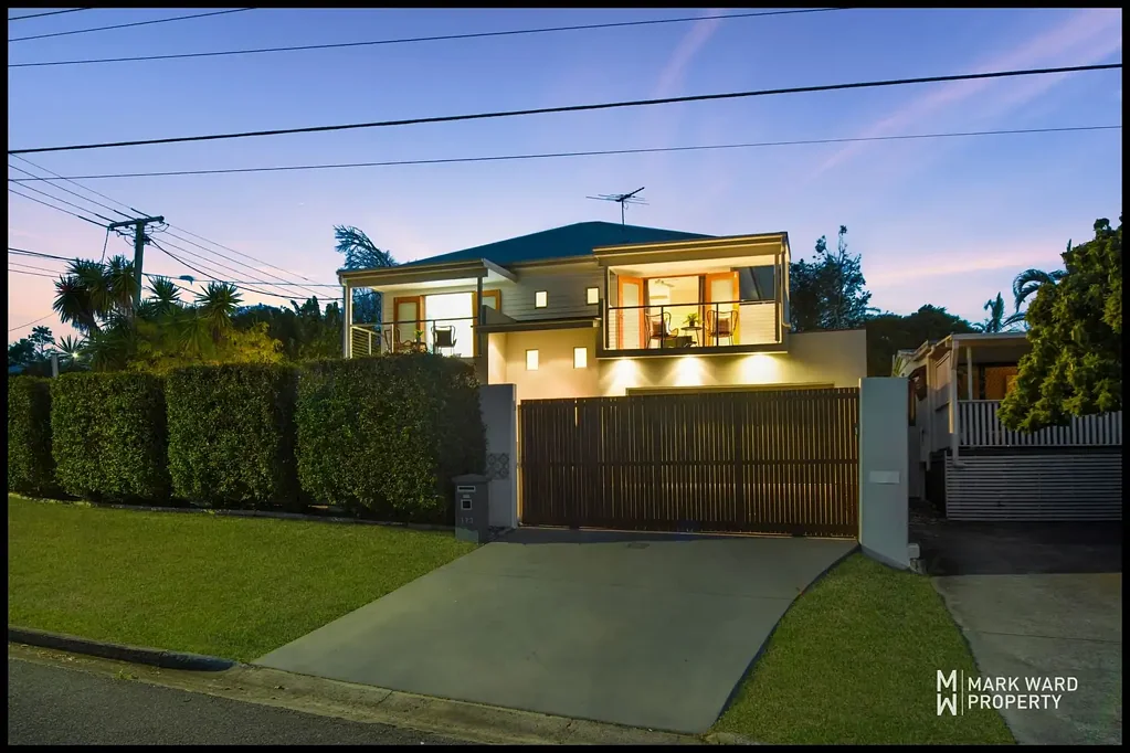 Salisbury 4Phòng ngủ CONTEMPORARY FAMILY LIVING WITH SPACE, STYLE AND LEAFY FOREST VIEWS