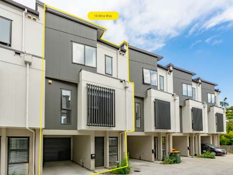 Browns Bay 4 Bedroom LUXURY, COMFORT & YOUR OWN ELEVATOR