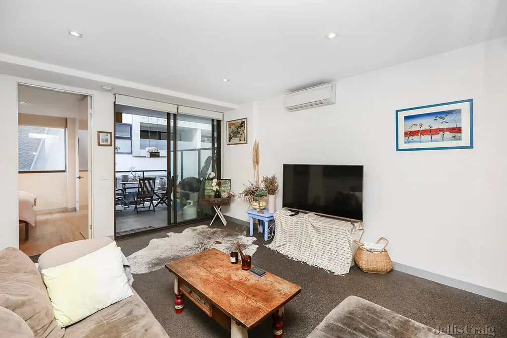 One Bedroom Plus Study (Furnished Optional) in Collingwood