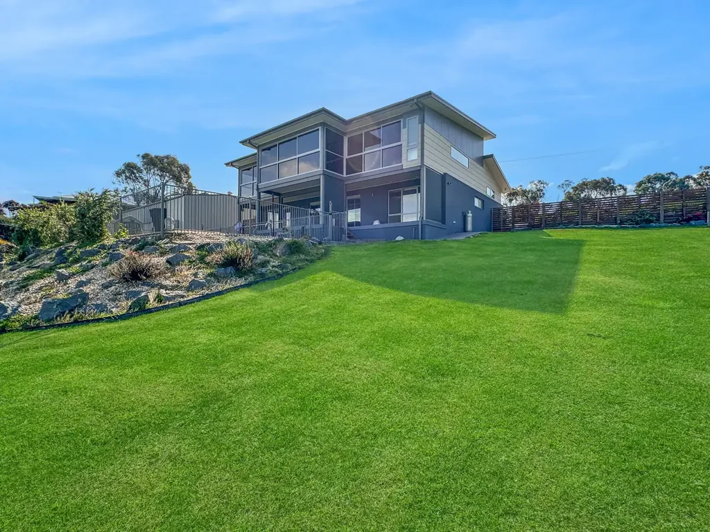 Lakes Entrance 4 Bedroom Coastal Elegance Meets Modern Living