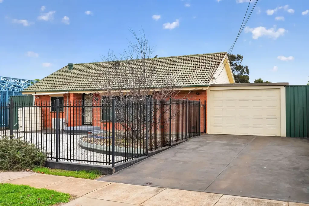 Parafield Gardens 3Phòng ngủ A Great First Home With Exciting Possibilities For The Future