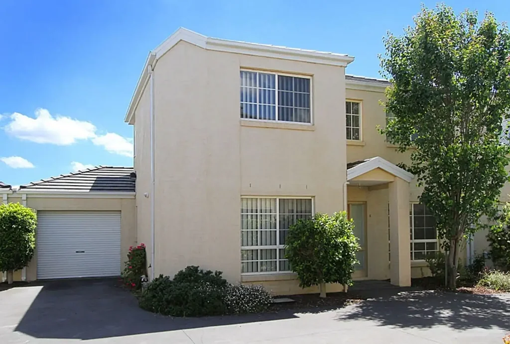 Spacious Town House In Sought After Location