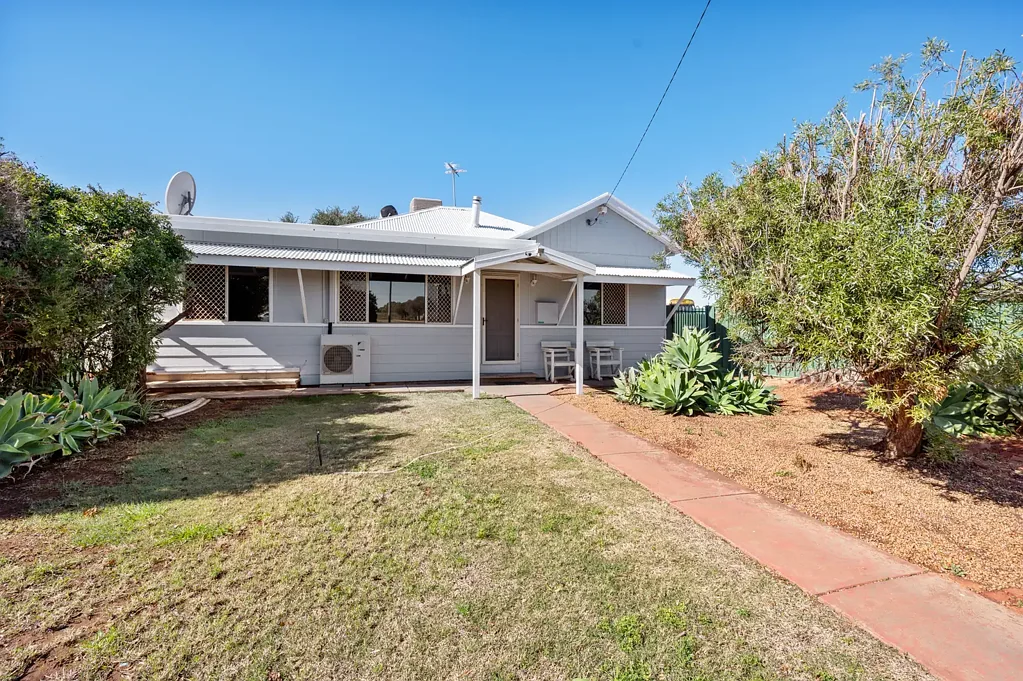 Somerville 5 Bedroom Feature packed family home!!