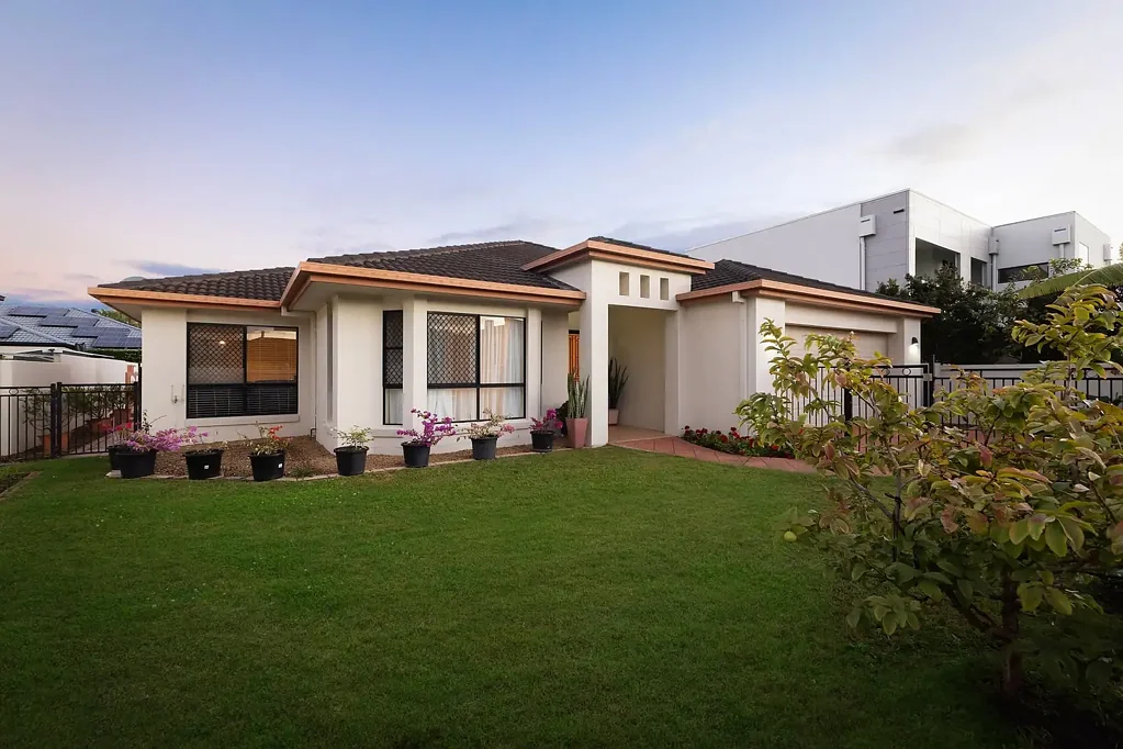 Benowa 4房  Charm, Convenience and a Garden Oasis