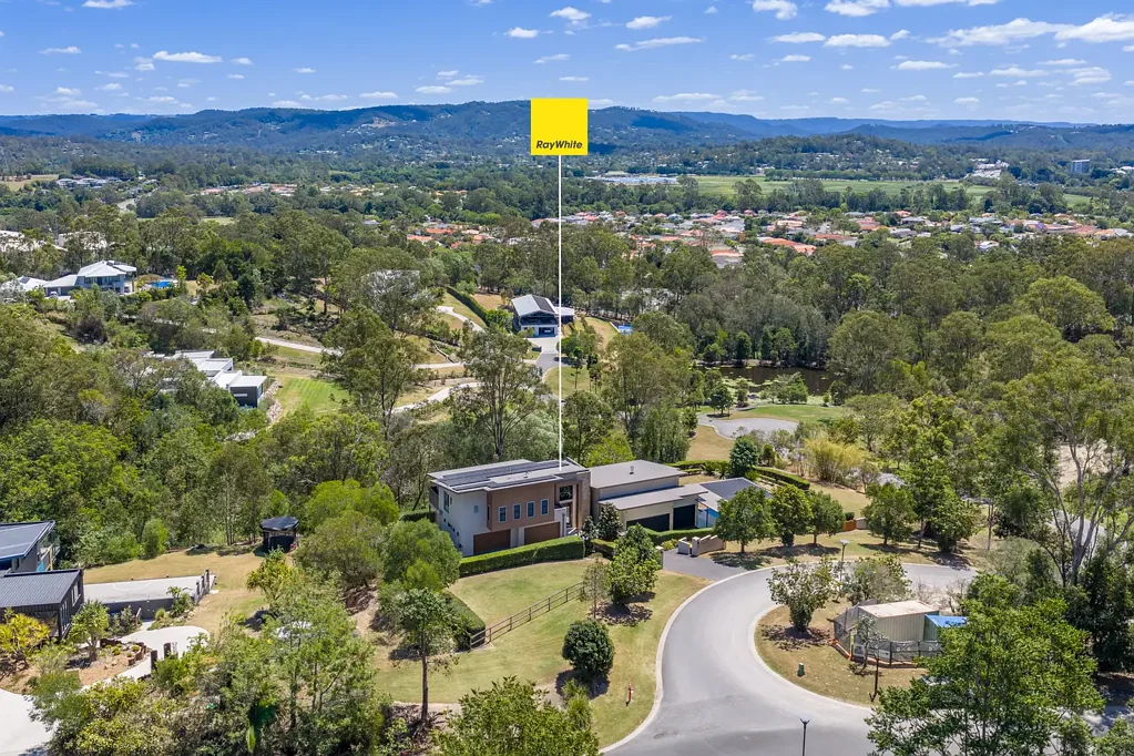 Mudgeeraba 5ਬੈੱਡਰੂਮ Architectural Brilliance with Panoramic Lake and Bushland Views