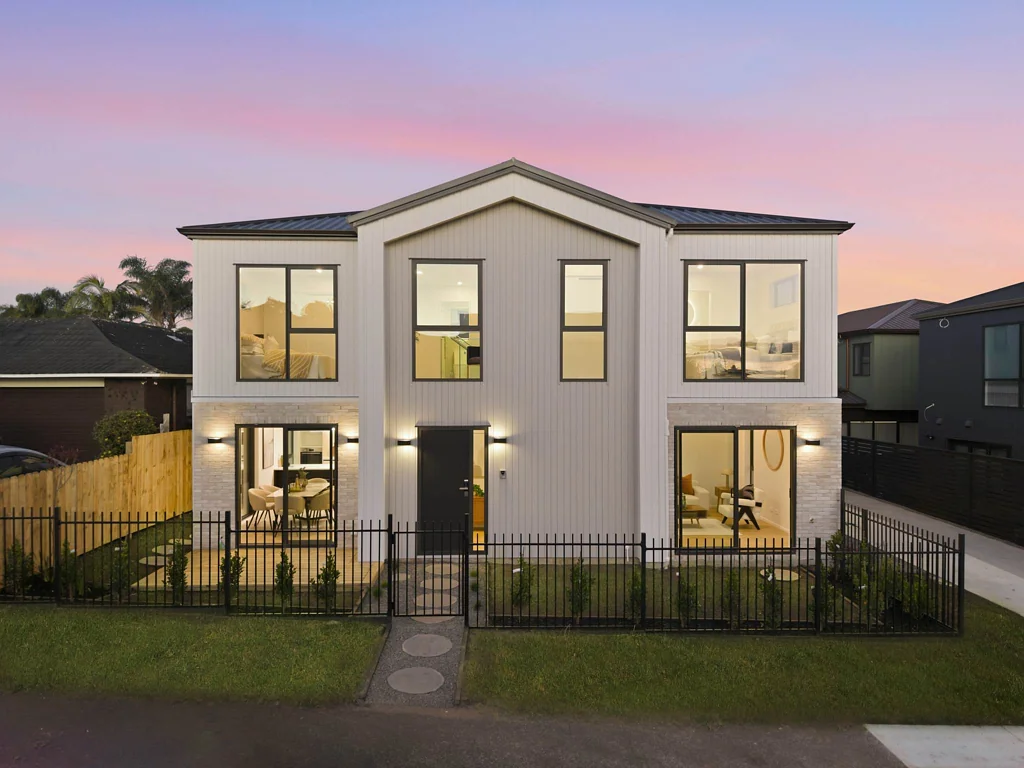 Half Moon Bay 4房 全新双层美宅，Macleans学区，临近半月湾码头， 迈向卓越生活！ Brand new in Macleans Zone, near Marina