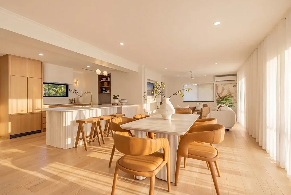 Ashmore 5房  Renovated Family Oasis with Designer Finishes & Exceptional Entertaining