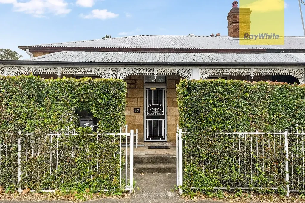 GORGEOUS CHARACTER COTTAGE ON CBD FRINGE