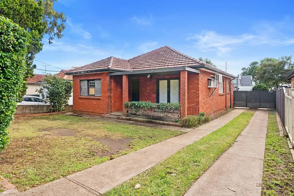 Panania 3chambre RARE DUAL OPPORTUNITY - 2 HOMES ON ONE BLOCK