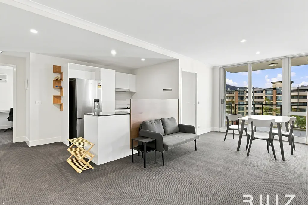 Stunning Fully Furnished 3-Bedroom Apartment – Walk to ANU