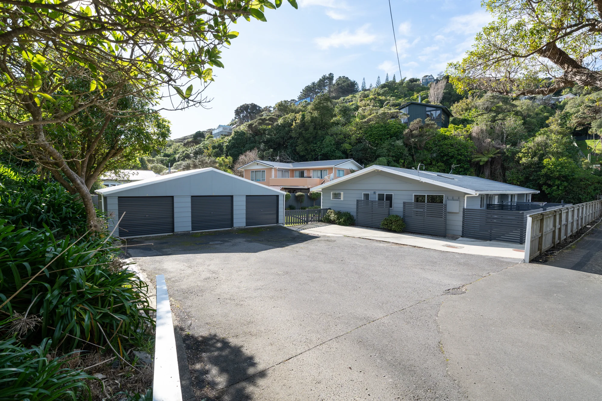 Plimmerton 6房  Three Properties. Three Titles. One Opportunity.