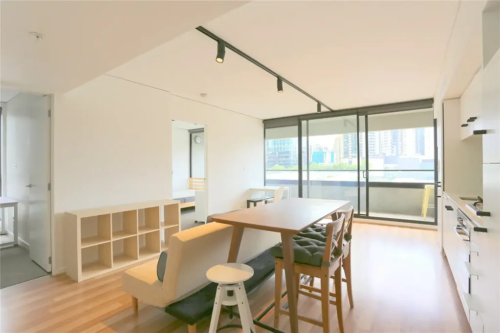 Furnished 2 bedrooms with a car space in Guild