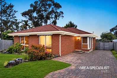 Hampton Park 4બેડરૂમ The Brief: A Spacious Retreat on a Substantial Allotment