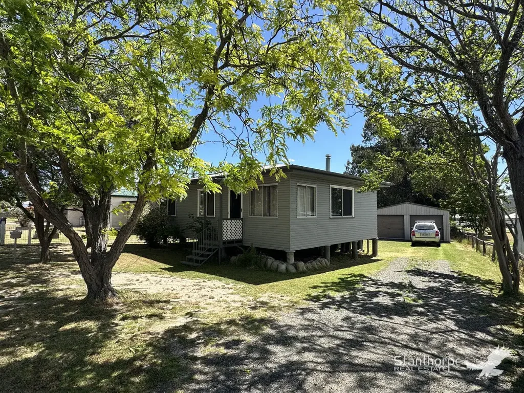 Stanthorpe 3બેડરૂમ STANTHORPE - 3 BED 1 BATH - MEDIUM DENSITY ZONING - POTENTIAL FOR DEVELOPMENT