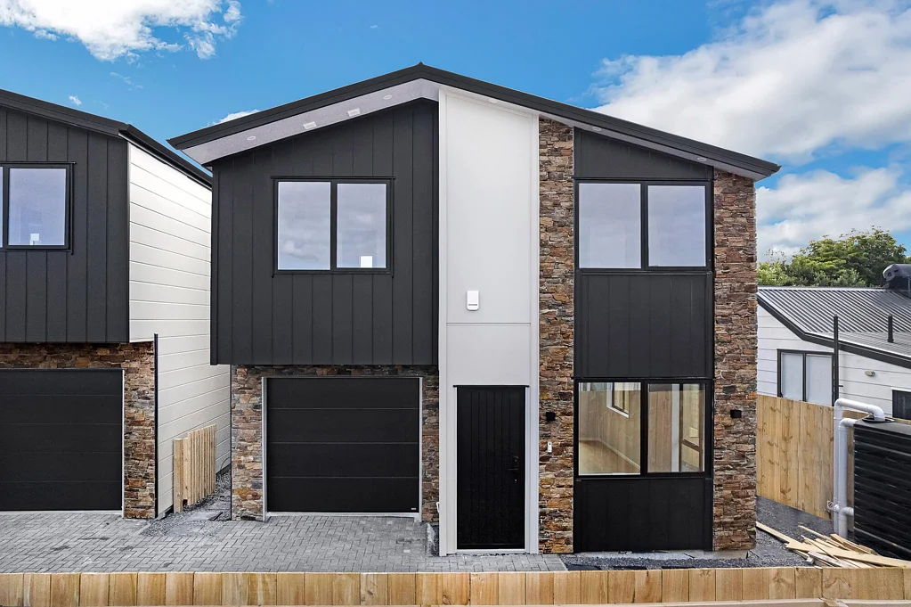 Brand new 3 bedrooms + 2 bathroom and study Nook