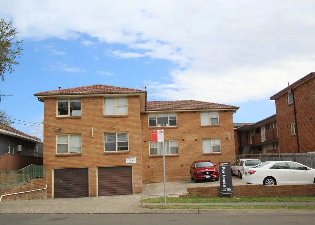 Modern Top Floor 2 Bedroom Apartment